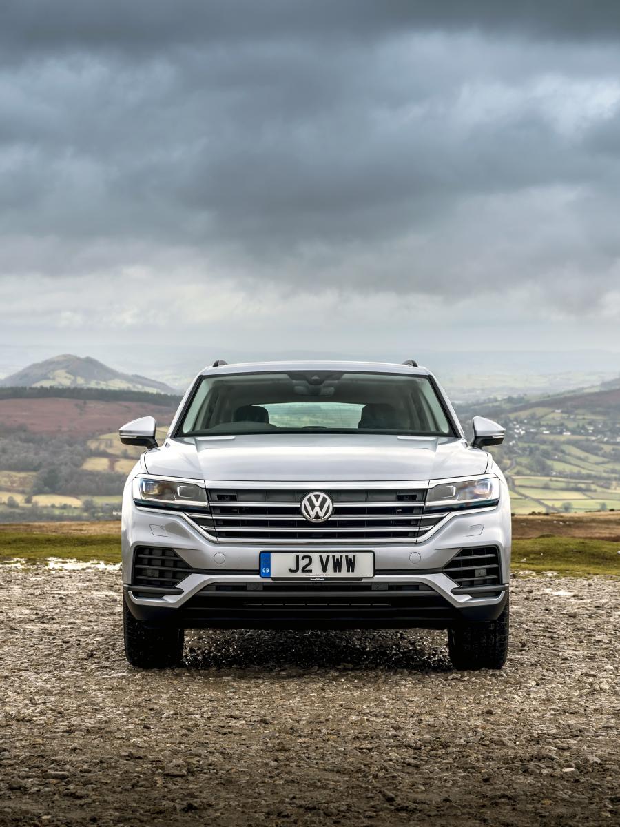  Volkswagen Touareg SE 2019 года  (UK) (фото 5 из 16)
